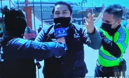 Video: Reportero fue detenido mientras realizaba un enlace en vivo