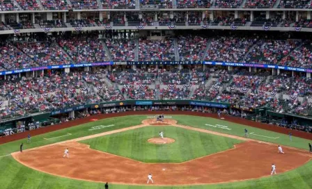 Rangers: 37 mil aficionados casi llenan el Globe Life Field en plena pandemia