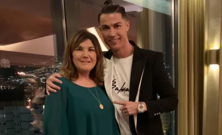 Mamá de Cristiano Ronaldo:'Me salvó la vida, me operaron en 5 minutos por una llamada de mi hijo'