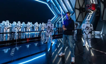 Tom Brady cumplió su promesa y visitó el Star Wars: Galaxy's Edge de Disney World