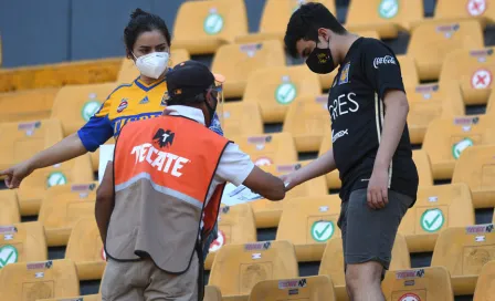 Tigres: Aficionado felino 'censurado' y retirado del Volcán por pedir cambios a Tuca 