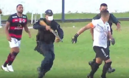 Video: Policía disparó a un jugador de futbol en canchas de Brasil