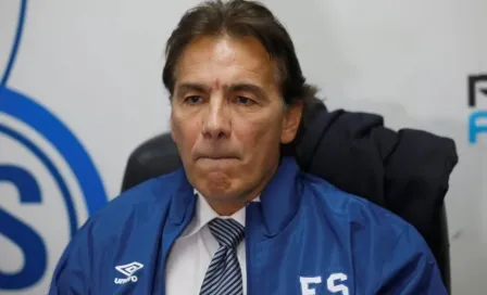 Carlos de los Cobos: El DT mexicano renunció como seleccionador de El Salvador