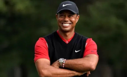 Tiger Woods: Compartió foto con muletas pero sonriendo tras su accidente de tráfico