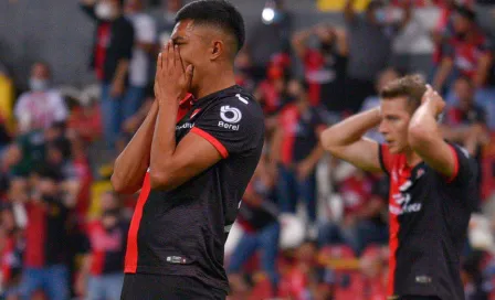 Atlas vs Chivas: Aficionados protagonizaron bronca al final del Clásico Tapatío