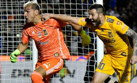 Gignac: Realizó épica imitación de Nahuel Guzmán durante práctica de Tigres