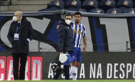 Tecatito Corona salió lesionado en victoria del Porto