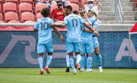 Pulido debutó como goleador en nueva campaña de la MLS en derrota del Sporting Kansas City