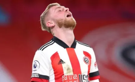 Video: Oli McBurnie, del Sheffield United, fue captado agrediendo a un aficionado