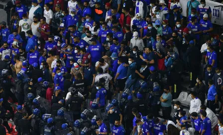 Cruz Azul vs Toluca: Seguridad del Azteca retiró a aficionados que protagonizaron grito homofóbico