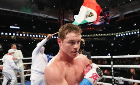 Canelo Álvarez ovacionó y presumió el talento de Eddy Reynoso como mariachi