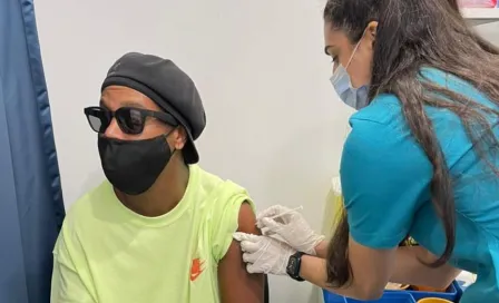 Ronaldinho presumió que ya fue vacunado contra el Coronavirus