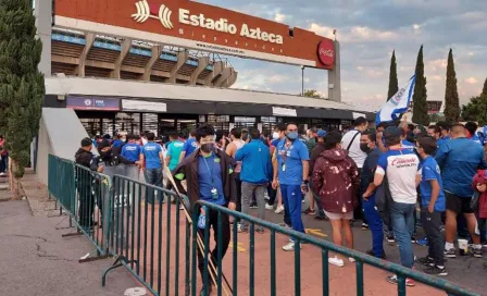 Cruz Azul vs Pachuca: Aficionados mostraron molestia por retardo en ingreso al Azteca