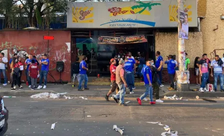 Cruz Azul vs Pachuca: Venta de alimentos en inmediaciones del Azteca provocó aglomeraciones