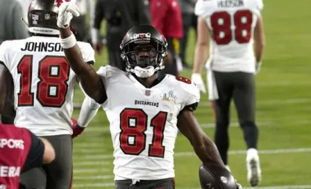 NFL: Antonio Brown superó examen físico y renovó con Buccaneers