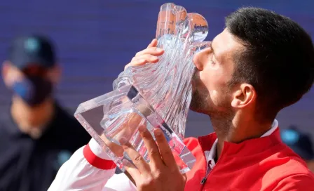 Novak Djokovic alzó su título ATP número 83 en Belgrado