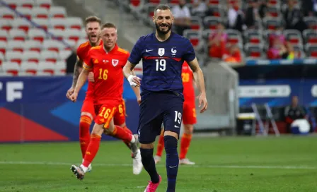 Francia: Karim Benzema falló un penalti en su reaparición con la selección