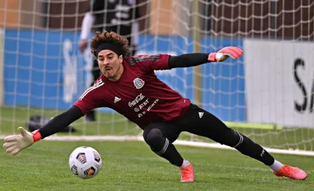 Memo Ochoa le regaló un Xbox a Luisito Comunica para 'hacer las paces'