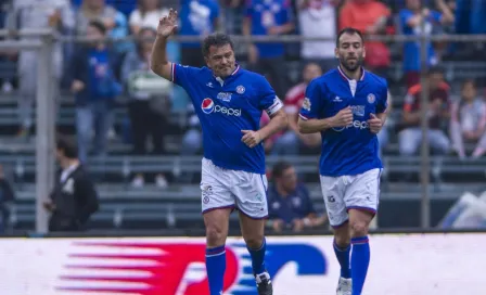 Cruz Azul: Carlos Hermosillo recibió playera conmemorativa por el título Guardianes 2021