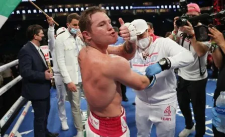 Canelo Álvarez 'provocó' la furia de Jake Paul tras combate entre Mayweather y Logan