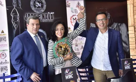 Jackie Nava recibió homenaje del CMB por sus 20 años en el boxeo profesional