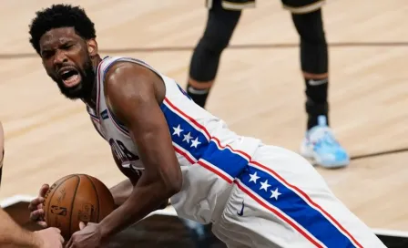 NBA: Joel Embiid, multado con 35 mil dólares por altercado en el partido contra los Hawks