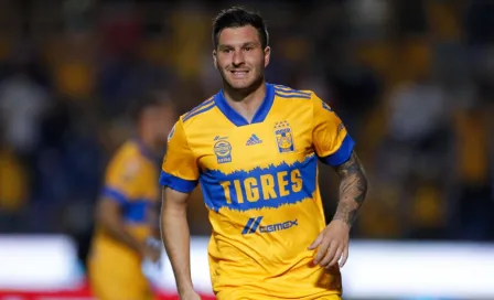 André-Pierre Gignac presumió foto con Christian Nodal