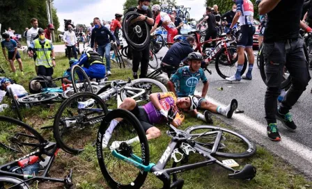 Tour de Francia: Aficionada provocó caída masiva de ciclistas