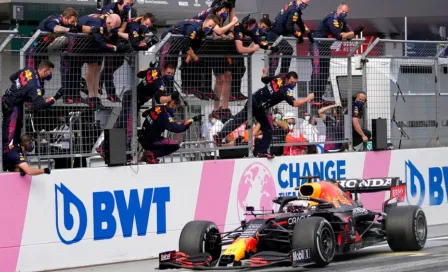 Max Verstappen: Advertido por la FIA tras derrape en festejos del GP de Estiria