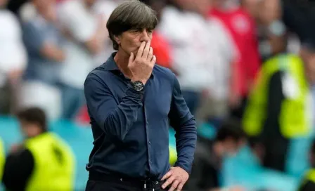 Joachim Löw: Captado 'comiéndose los mocos' en el Inglaterra vs Alemania