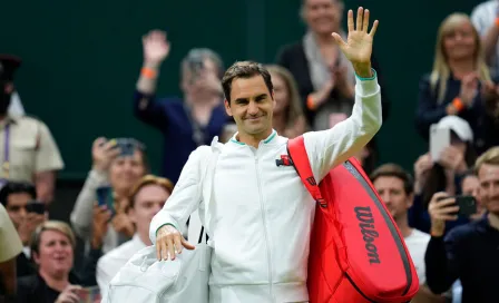 Roger Federer avanzó en Wimbledon tras lesión de su rival Adrian Mannarino