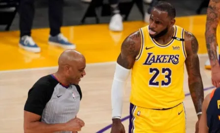 Video: LeBron James encaró a narrador en partido de su hijo Bronny