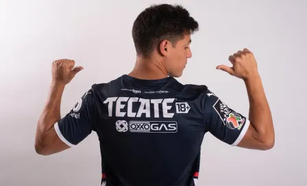 Tecate anota 'gol' con responsabilidad social y agrega 18+ en jerseys de Tigres y Rayados