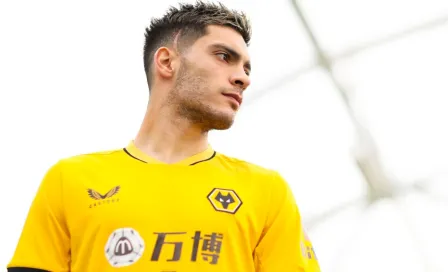 Premier League: Raúl Jiménez presentó la nueva playera del Wolverhampton