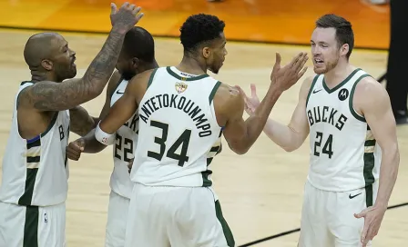 NBA: Milwaukee logró cardiaco triunfo sobre Suns y 'acarician' el campeonato