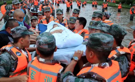 Inundaciones China: Hombre sobrevivió 3 días en estacionamiento subterráneo