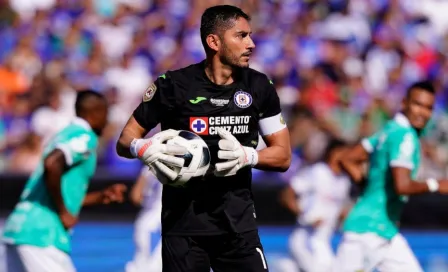 Cruz Azul: Jesús Corona, operado con éxito de su lesión en la mano derecha