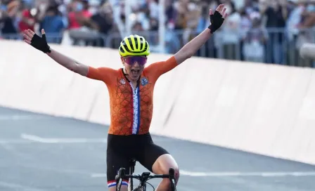 Tokio 2020: Ciclista holandesa festejó el oro, pero terminó en segundo lugar