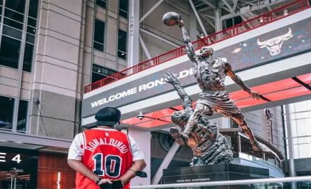 Ronaldinho visitó la casa de los Bulls de Chicago