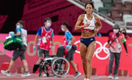 Tokio 2020: Heptatleta británica rechazó silla de ruedas para concluir lesionada su carrera