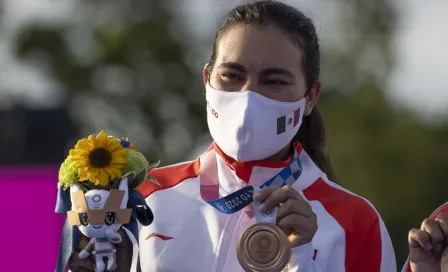 Alejandra Valencia recibió homenaje en Sonora