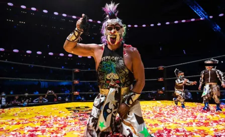 Triplemanía XXIX: Psycho Clown retuvo la máscara y despojó de su cabellera a Rey Escorpión