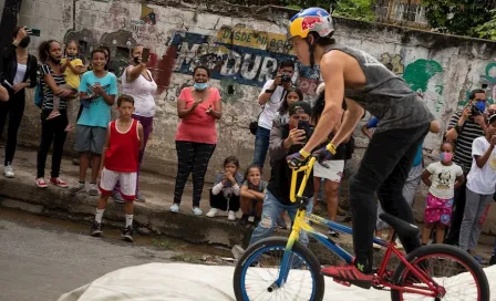 Medallista venezolano en Tokio 2020 ofreció exhibición de BMX freestyle en su país