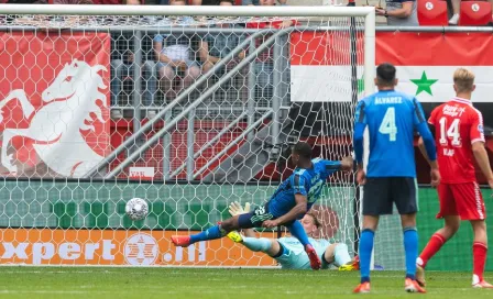 Edson Álvarez se salvó de la roja por dar zape a rival en empate entre Ajax y Twente