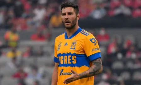 Gignac cantó al lado de Thauvin temas de la Banda MS en un restaurante