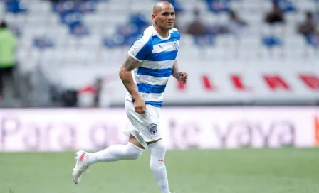 Humberto Suazo se quedó sin narradores en su debut por el sismo