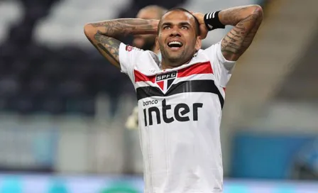 Dani Alves condicionó su continuidad en Sau Paulo por atrasos de salarios