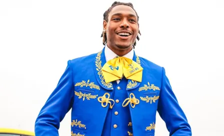 Rams: Jalen Ramsey llegó al partido vs Tampa Bay portando un traje de mariachi