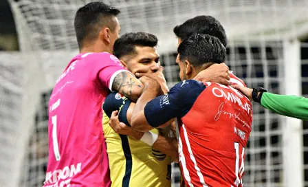 Chivas: Jugadores del Rebaño se burlaron por agresión a Henry Martín