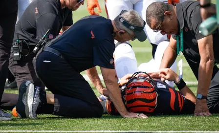 NFL: QB de Cincinnati salió del hospital, tras ingreso por contusión en la garganta